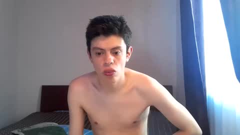 Snapshot of sr_bolaiinas chatting on December 12, 6:21 pm sr_bolaiinas online show from December 12, 6:21 pm