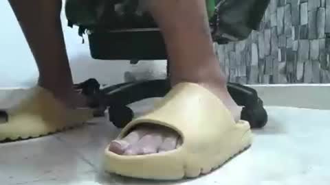 Snapshot of srfindomfeet_ chatting on June 22, 6:49 pm sr master cum its my old account online show from June 22, 6:49 pm