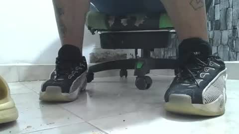 Snapshot of srfindomfeet_ chatting on July 13, 10:12 pm sr master cum its my old account online show from July 13, 10:12 pm