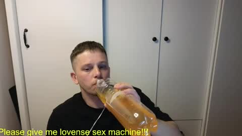 st1vemaster01 online show from May 21, 3:08 pm