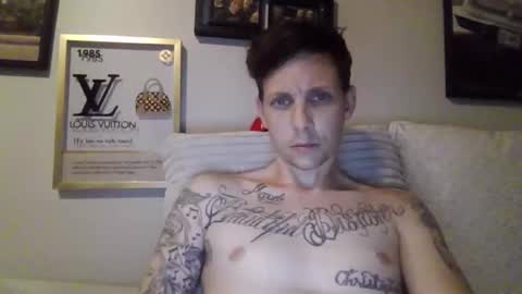 BI TATTED GUYS CHILLN online show from June 9, 2:56 am
