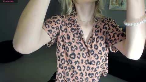 Stacy Woods online show from April 22, 10:50 am
