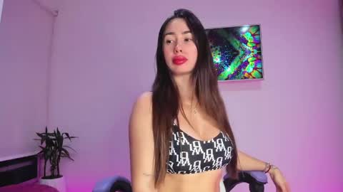 TWstacymalibu110 online show from April 28, 11:21 pm