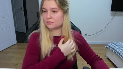 Stacy  online show from December 1, 7:03 pm