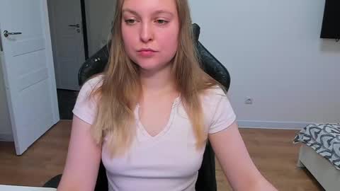 Snapshot of stacy_miraclee chatting on May 14, 6:15 pm Stacy online show from May 14, 6:15 pm