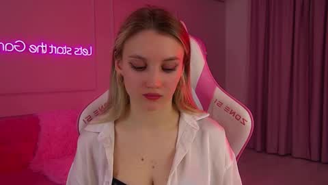 StacyEvances online show from February 21, 6:31 pm