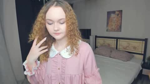 Snapshot of stacyroller chatting on February 9, 5:39 pm Violet online show from February 9, 5:39 pm