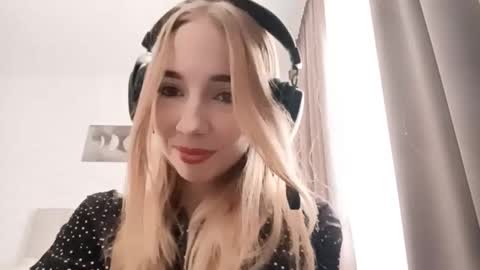 Mila online show from February 10, 6:06 am