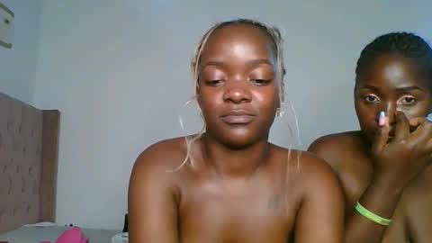lia online show from May 6, 5:03 am