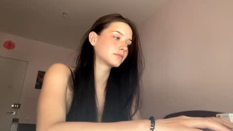 Lola online show from June 9, 9:32 am