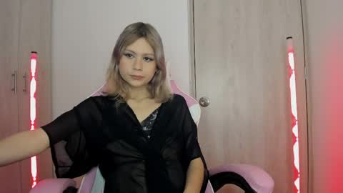 starmoonly online show from May 10, 11:32 pm