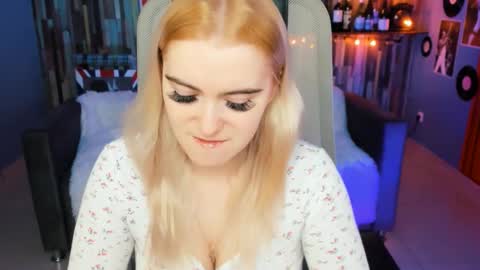 stef_nicks online show from February 1, 7:40 am