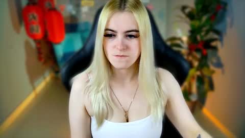 stef_nicks online show from June 20, 5:43 am