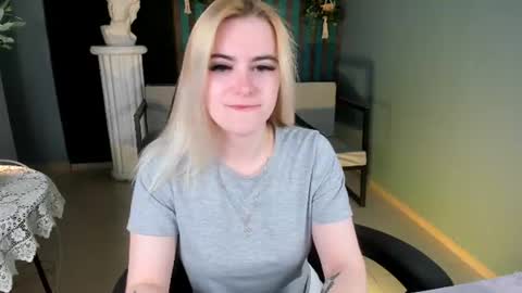 stef_nicks online show from June 28, 5:24 am