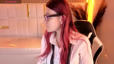 Snapshot of stefania_tp chatting on March 4, 12:33 pm Stefania tp 730am - 1400 pm online show from March 4, 12:33 pm