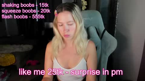 stefany_and_bettany online show from May 19, 2:34 pm