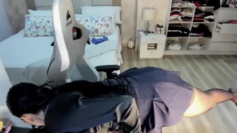 Zuly online show from February 1, 3:16 am