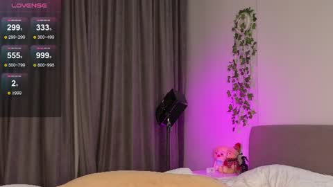 Snapshot of stella_crystal chatting on June 27, 10:26 pm karma online show from June 27, 10:26 pm