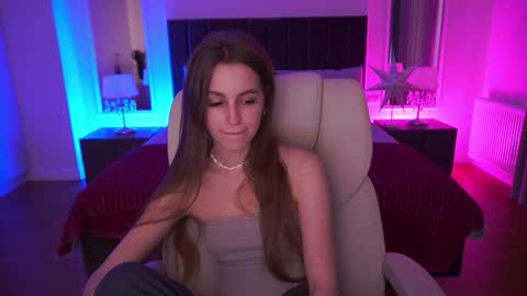 stellahoneywell online show from March 27, 1:55 pm