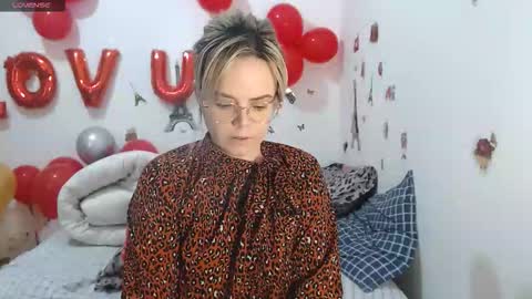 Stephanie   online show from February 23, 11:07 am