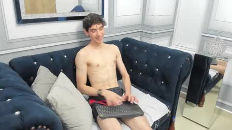 Snapshot of sthefan_salvatore chatting on March 10, 11:42 am STEFAN online show from March 10, 11:42 am