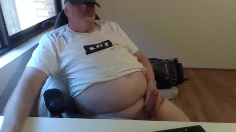 Snapshot of stiffyman55 chatting on October 27, 4:27 am stiffyman55 online show from October 27, 4:27 am