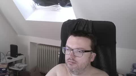 Snapshot of still_alive1985 chatting on June 6, 7:13 am Oliver online show from June 6, 7:13 am