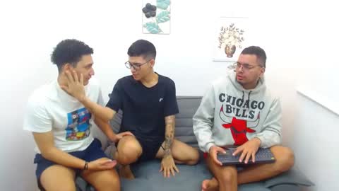 friends online show from December 6, 1:22 pm