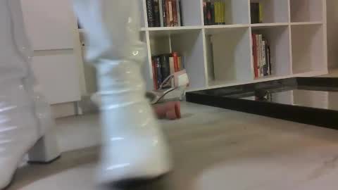 stockingsfan05607 online show from December 13, 7:04 am