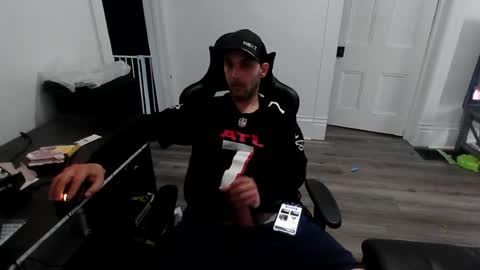 stonedpanda77 online show from June 18, 11:31 pm