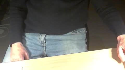 Snapshot of str8_dave chatting on December 18, 11:22 pm Dave online show from December 18, 11:22 pm