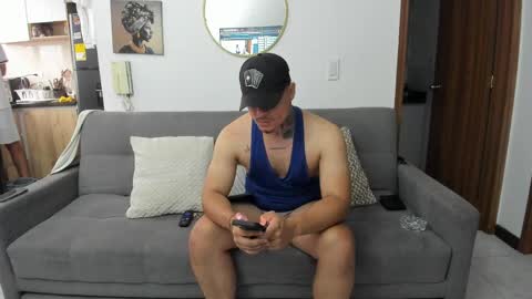 straight__friends online show from May 22, 2:01 pm