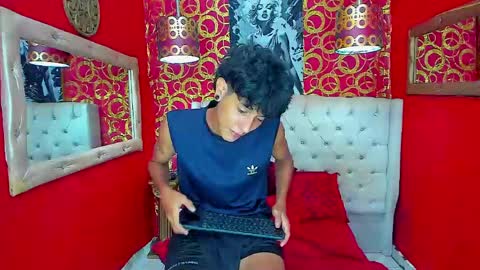 straightyounpein online show from April 19, 4:23 am