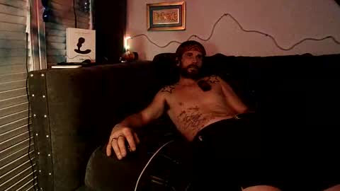 straitpipermann22 online show from May 8, 3:56 am
