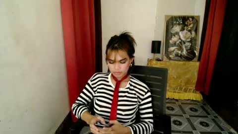 strawberry_kisses143 online show from June 12, 7:35 pm