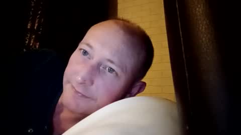 stu_art83 online show from May 9, 12:05 am