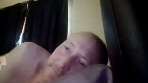 stu_art83 online show from June 18, 7:51 pm
