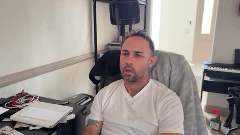 Simon online show from April 21, 3:39 pm