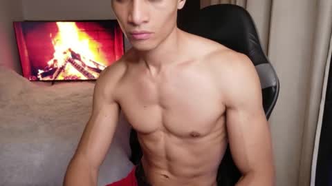 stylish man online show from April 14, 1:39 pm