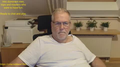 subbear1968 online show from May 18, 8:14 pm