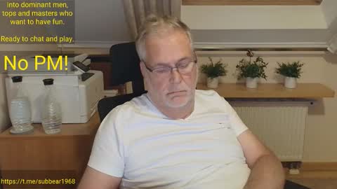 subbear1968 online show from May 29, 8:40 pm