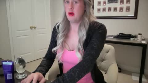 Sissy Isabella online show from May 28, 8:00 am