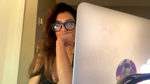 SaraSabeen online show from December 20, 8:28 am