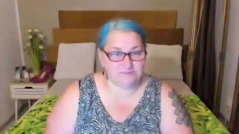 Snapshot of sugarmommy69x chatting on July 17, 7:30 pm Marry online show from July 17, 7:30 pm