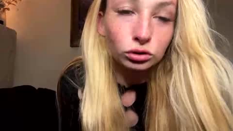sugarrushxoxo online show from April 12, 5:01 am