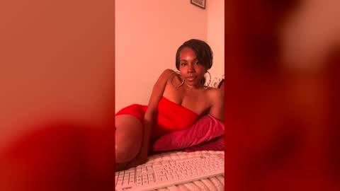 Kim Lee online show from June 2, 12:40 pm