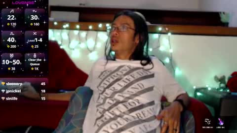 suggabrown_ online show from May 2, 5:18 pm
