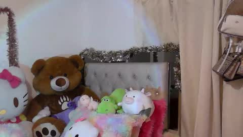 Snapshot of summer_09 chatting on February 18, 2:40 am summer 09 online show from February 18, 2:40 am