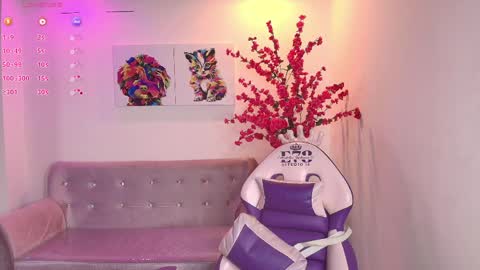 summer_miller online show from April 8, 11:32 am