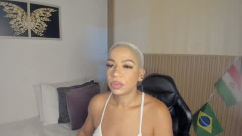 Snapshot of summer_night_ chatting on June 18, 11:03 am Summer online show from June 18, 11:03 am